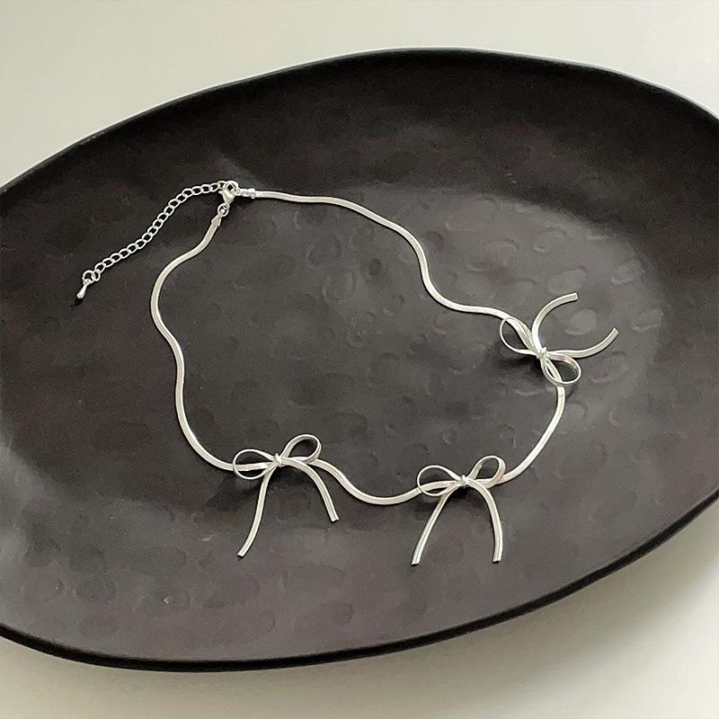 

Niche Design Bow Snake Bone Chain Necklace Women S Light Luxury High-End Simple Personality Fashion Neck Chain Collarbone Chain