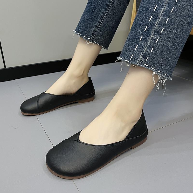 2024 Plus Size Women's Moccasins: Soft Leather, Round Toe, Versatile Two-Way Wear, Comfortable Slip-On Casual Shoes