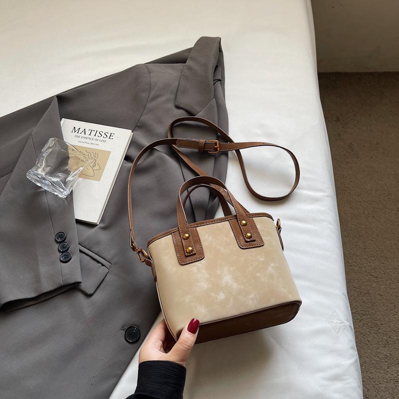 Suede bag women's autumn and winter versatile 2025 new matte retro shoulder messenger bag popular portable bucket bag