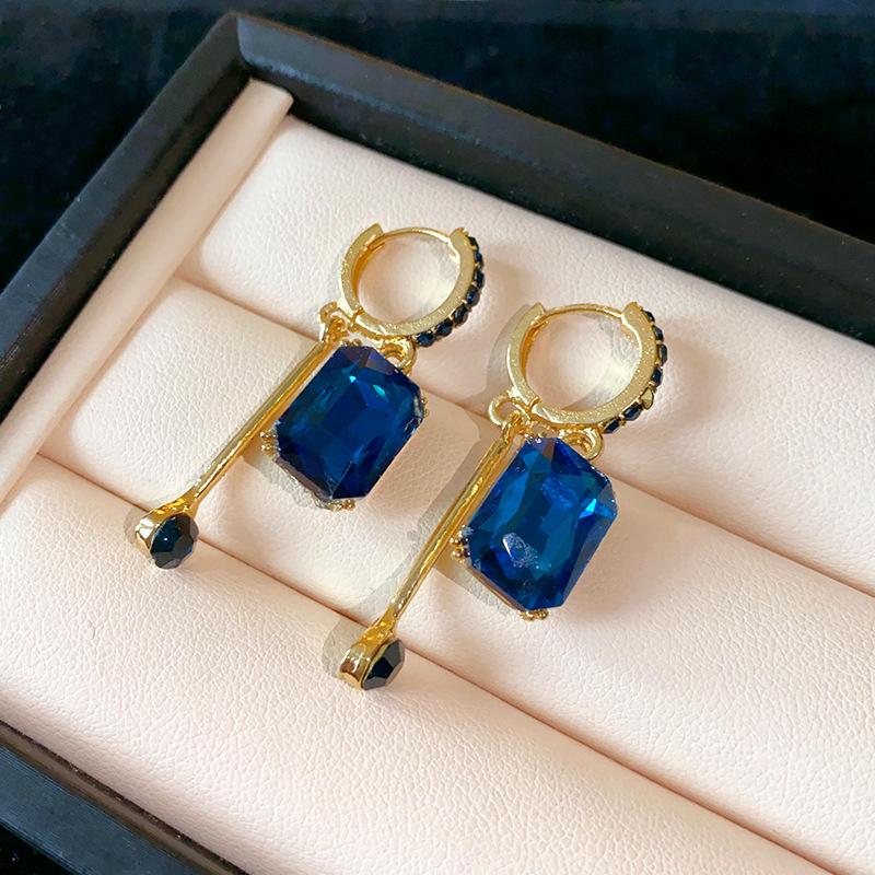 

Квадратные геометрические каффы с бриллиантами - Элегантный дизайн высокого класса, Модные серьги в стиле легкой роскоши для женщин 2024