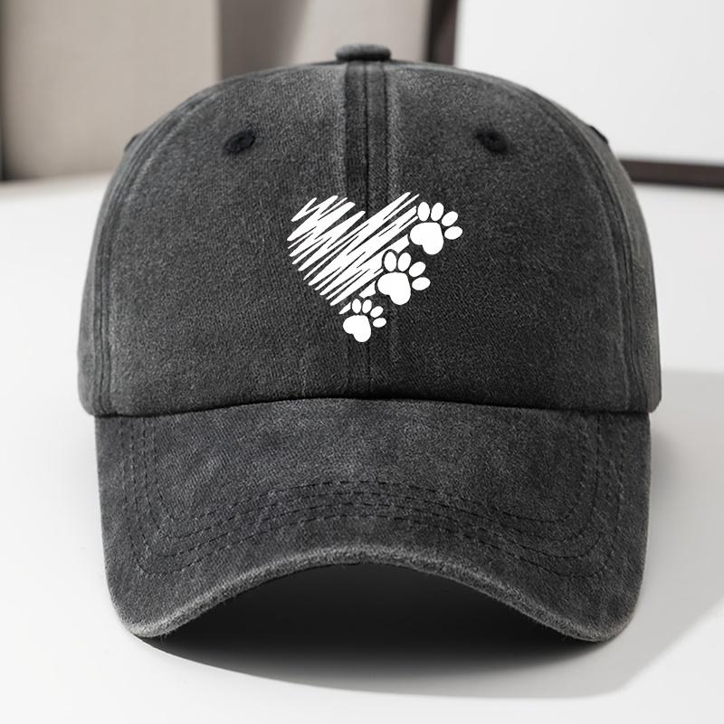 

Fashionable baseball cap with heart-shaped and paw print design for leisure outings and outdoor activities