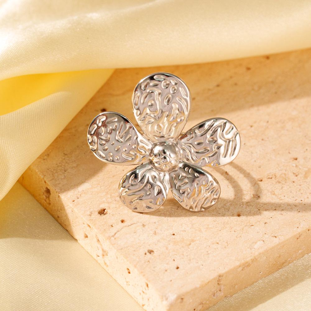 French Retro Luxury Flower-Shaped Titanium Steel Ring