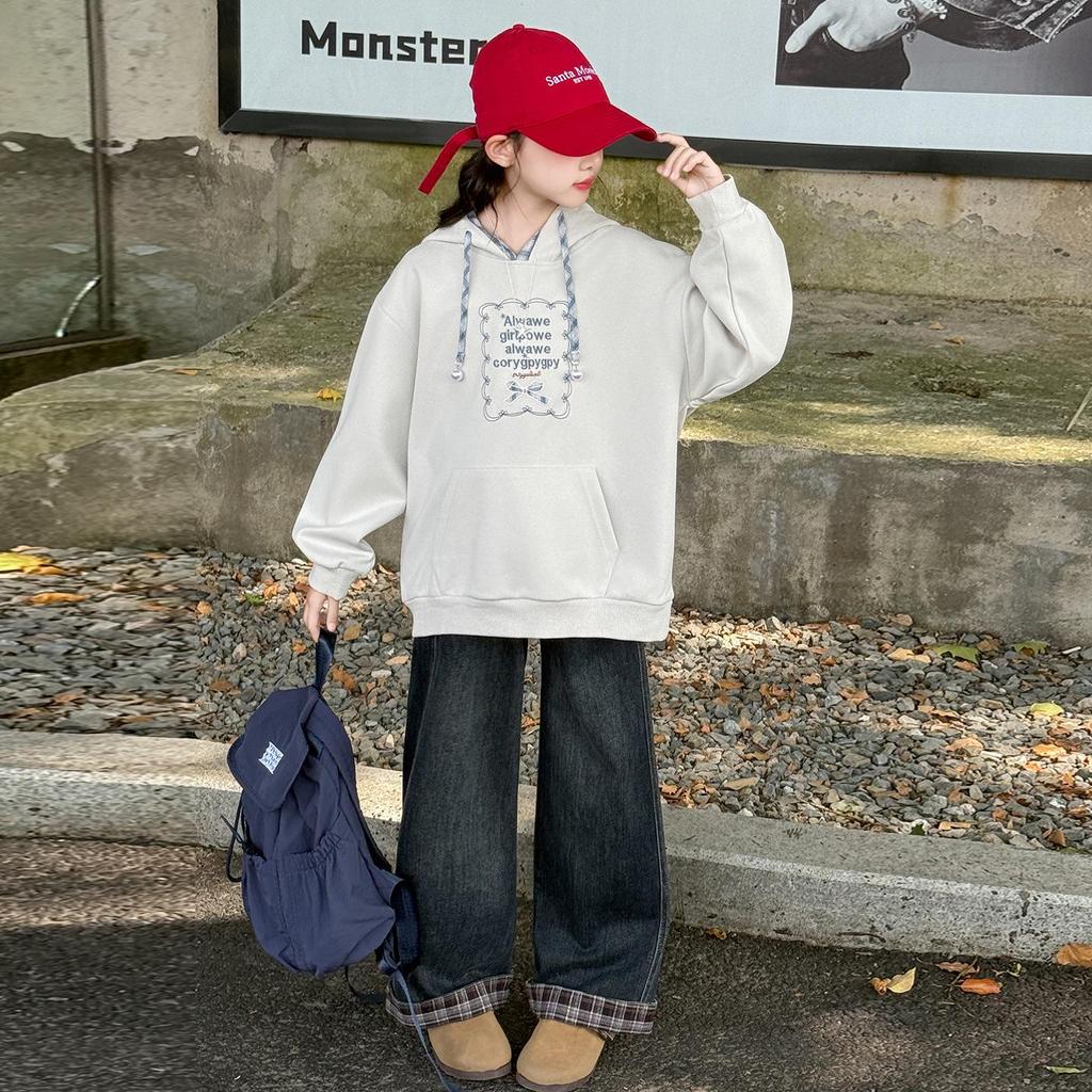 Autumn 2025 Girls' Sporty Two-Piece Set: Stylish Hoodie and Jeans