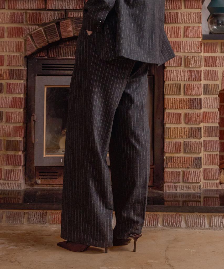 SNUGGIEST Elodie Wool Blended Slacks [Charcoal Pinstripe]