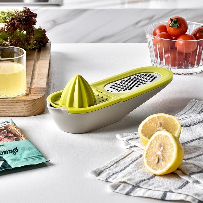 Multifunctional Hand Juicer for Lemon and Oranges Manual Juice Extractor with Ergonomic Handle Citrus Juice Squeezer
