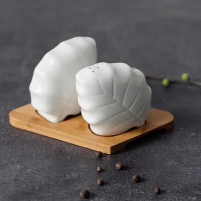 Nordic Simple Ceramic Spice Bottle Set Creative Leaf-shaped Salt Shaker 2-piece Pepper Shaker Seasoning Box Kitchen Decoration