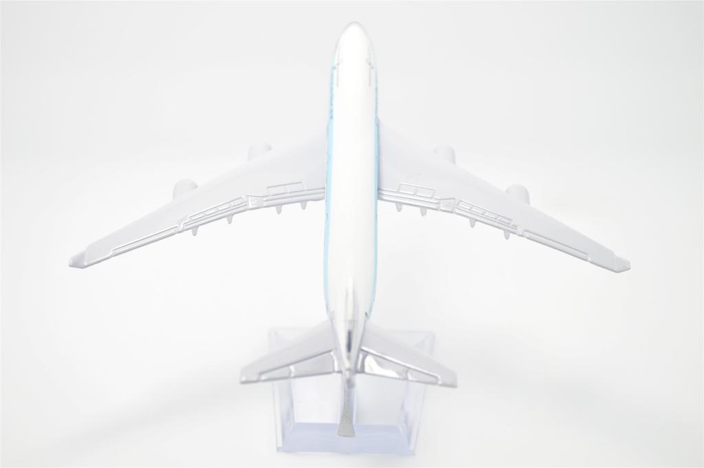 TANG DYNASTY 16cm Cathay Pacific Airways Boeing B747 Alloy Airplane Plane Model Toy 1/400
