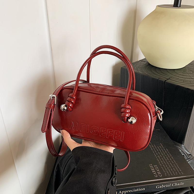 

Niche design retro versatile handbag women s new autumn and winter versatile shoulder messenger bag