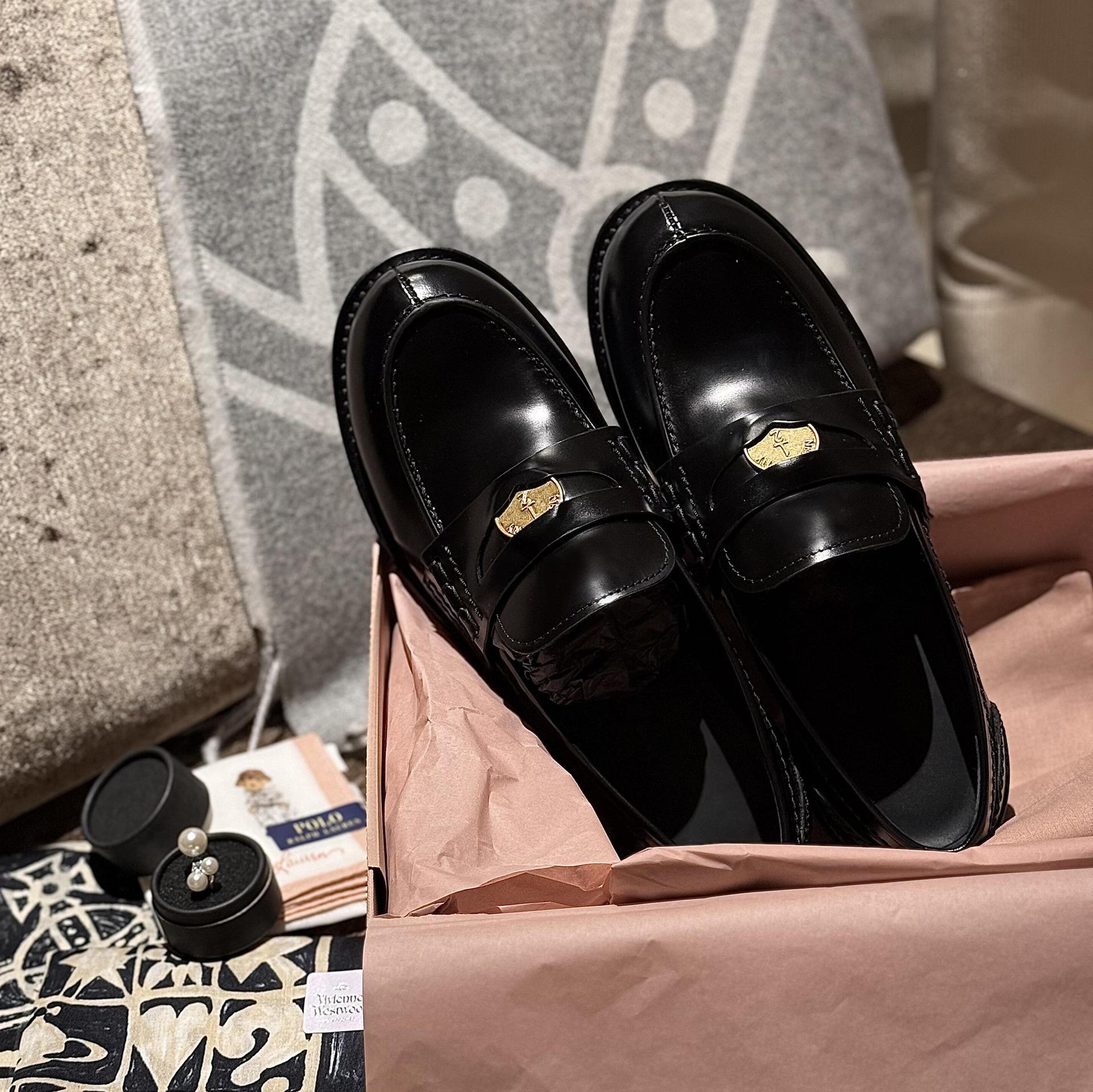 Версия из коровьей кожи miu wind маленькие золотые монеты маленькие кожаные туфли на толстой подошве из натуральной кожи женские весенние ленивые лоферы на одной педали плоские одинарные туфли 35 6553₽