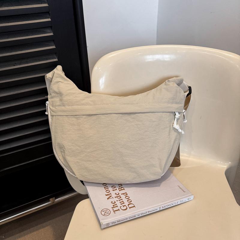 Lazy wind large capacity new fashion messenger bag simple bag women's trend lightweight shoulder bag