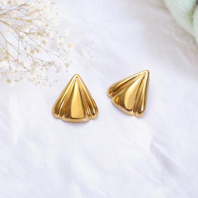 Europe et États-Unis best-sellers boucles d'oreilles puces lisses à pétales triangulaires mode simple luxe léger acier inoxydable plaqué or boucles d'oreilles