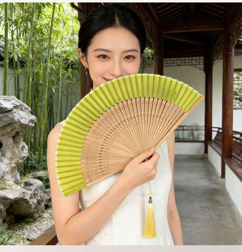Tradycyjny Chiński Składany Wachlarz Bambusowy do Hanfu i Qipao