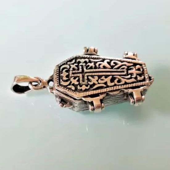 Skeleton Pendant Necklace Gothic Necklace with Skeleton in Casket Pendant