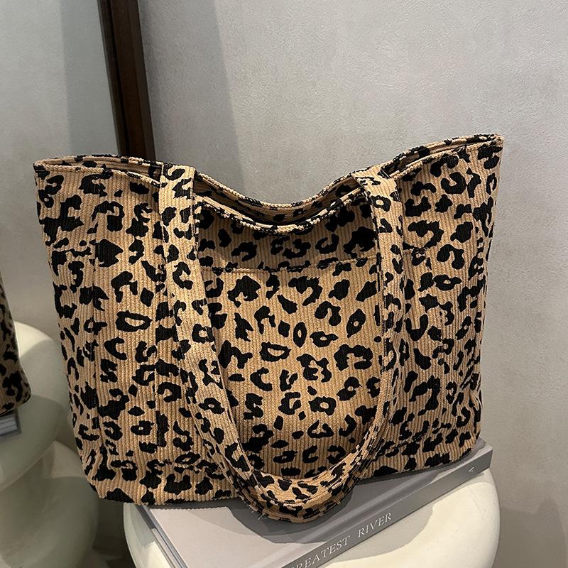 Handtasche mit großem Fassungsvermögen, stilvolle und retro Tragetasche für Pendler, Umhängetasche