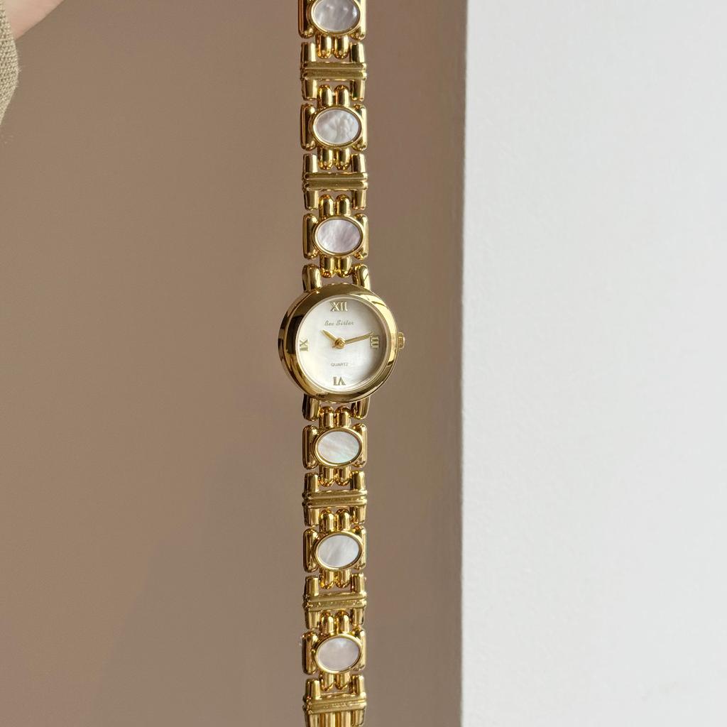 Light Luxury Women's Watches Aurora Natural Shell High Quality Bracelet Quartz Wristwatch Roman Numerals Round Dial Woman Watch