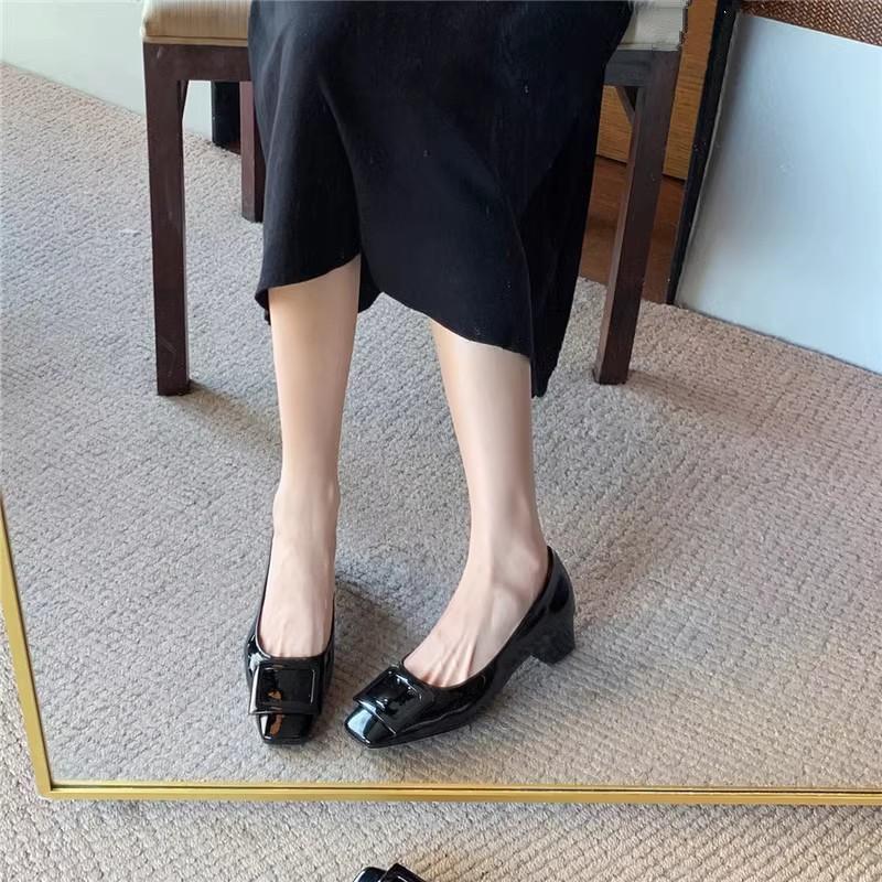 Square buckle light mouth single shoes women's thick heel 2025 spring and autumn new shoes French temperament square head middle heel commuter high h