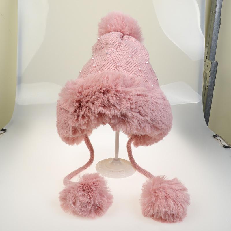 

Зимняя женская вязаная шапка с бусинами и меховым помпоном, с бархатной подкладкой, большими меховыми полями и теплыми наушниками. One Size розовый