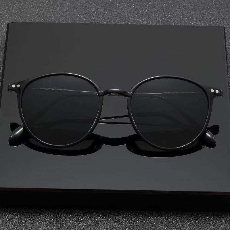New Fashion Metal Small Round Frame Sunglasses Retro Outdoor Street Photography UV400 Women Eyewear Gafas De Sol