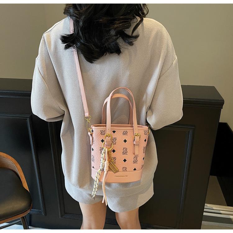 Cartoon Bear Print Portable Small Bag Female 2025 Spring Niche Design Oblique Span Bucket Bag
