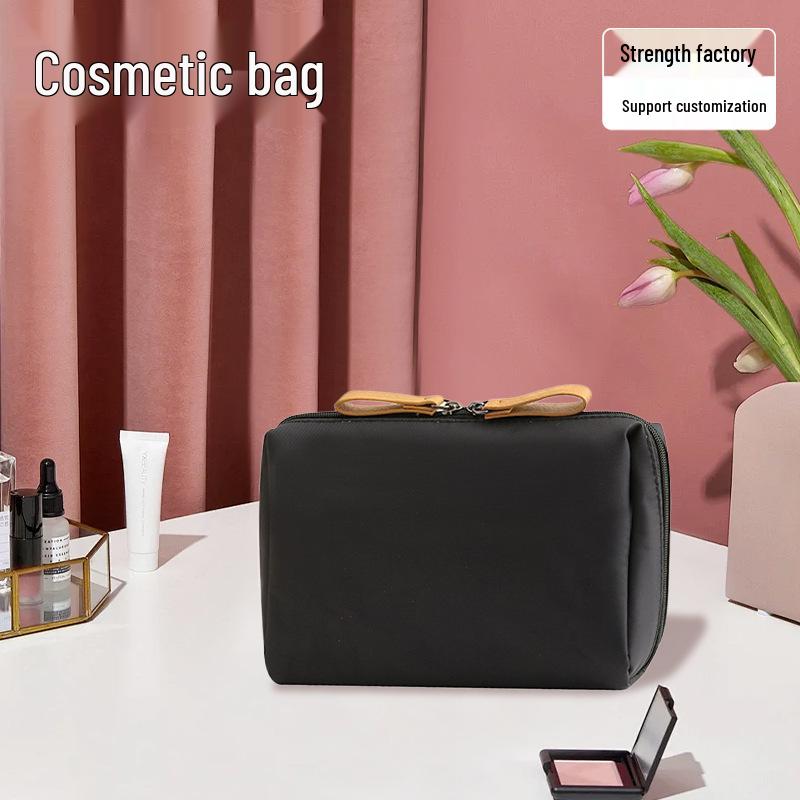 

Korean Travel Cosmetic and Menstrual Pad Storage Clutch чорний