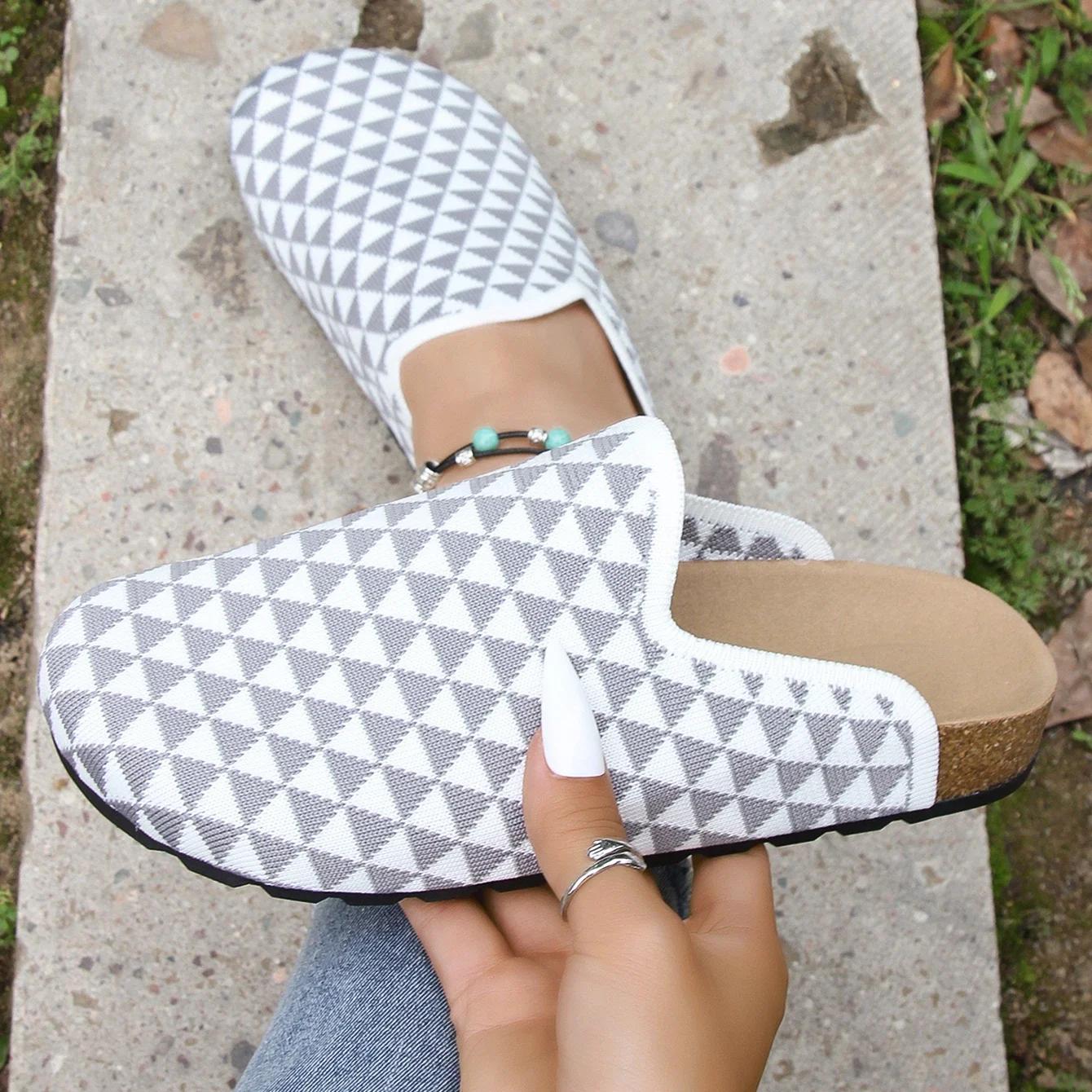 

Женские тапочки 2024 года, новые фирменные дизайнерские туфли для дома, женские домашние нескользящие роскошные сандалии, высококачественные толстые подошвы, женские тапочки 40 белый