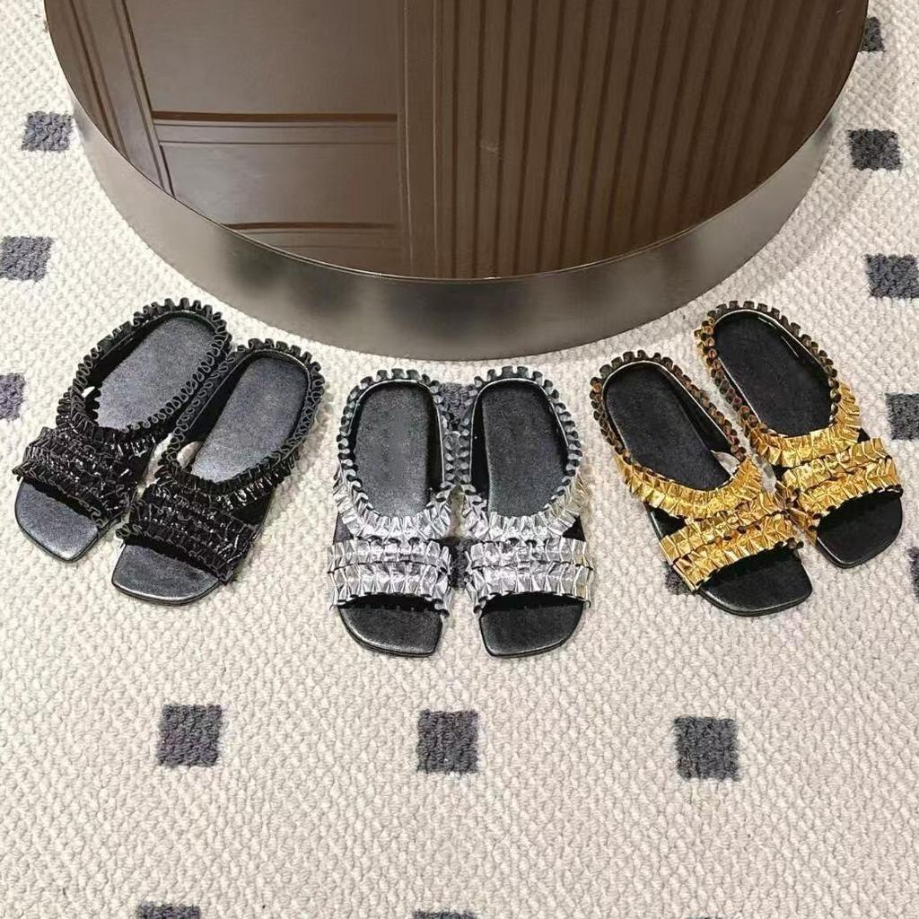 [Spot] Premium handmade pleated niche gold one-word with cool slippers women's new flat open-toed sandals