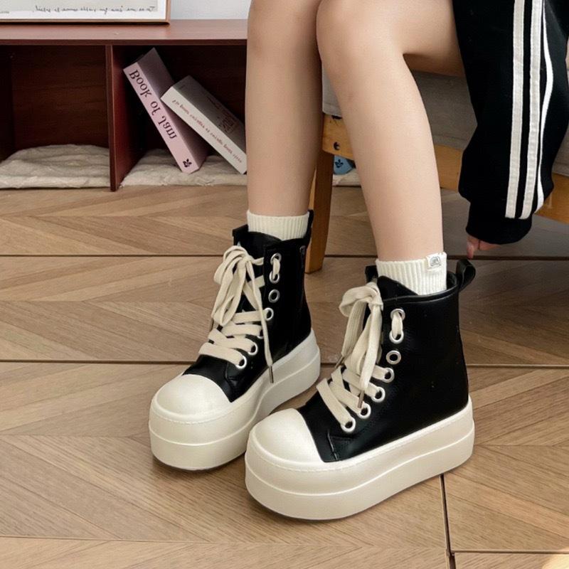 Nouveaux petits chaussures montantes à semelles épaisses Printemps 22 chaussures décontractées rehaussantes moches mignonnes chaussures de sport pour skate