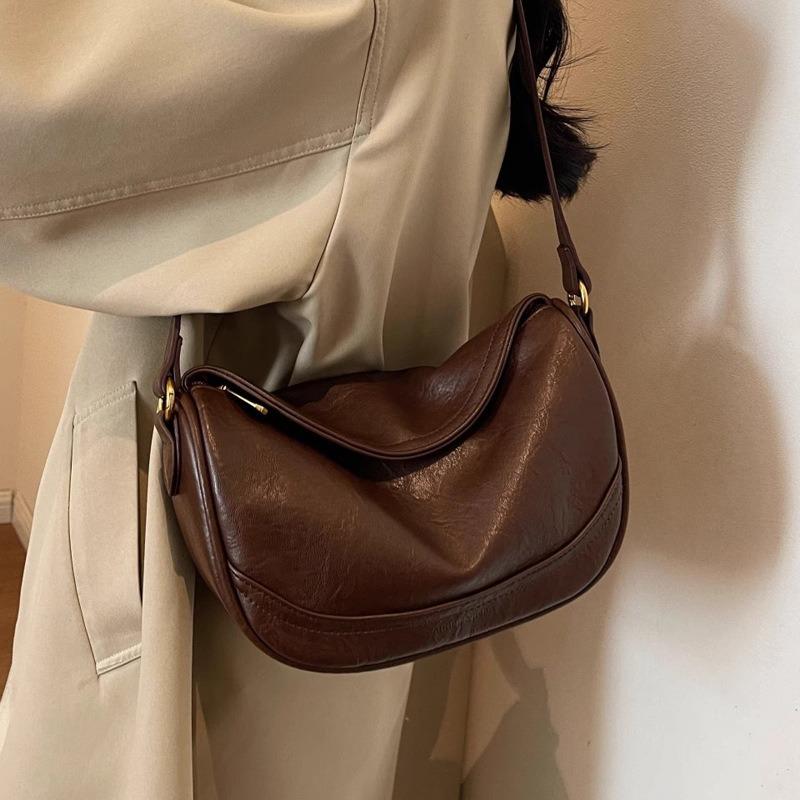 Niche design bag women's new retro shoulder armpit bag commuter versatile messenger dumpling bag fashion