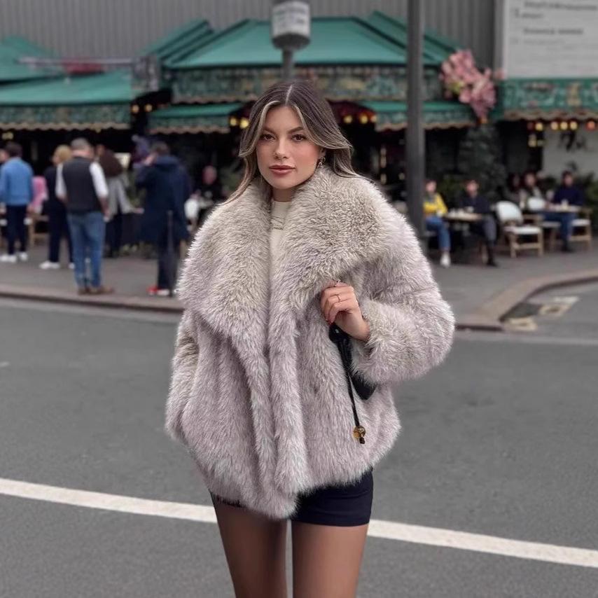 Imitation Fur Coat with Large Lapel and Short Fur Coat High Quality and Environmentally Friendly Fashion Imitation Fox Fur Coat
