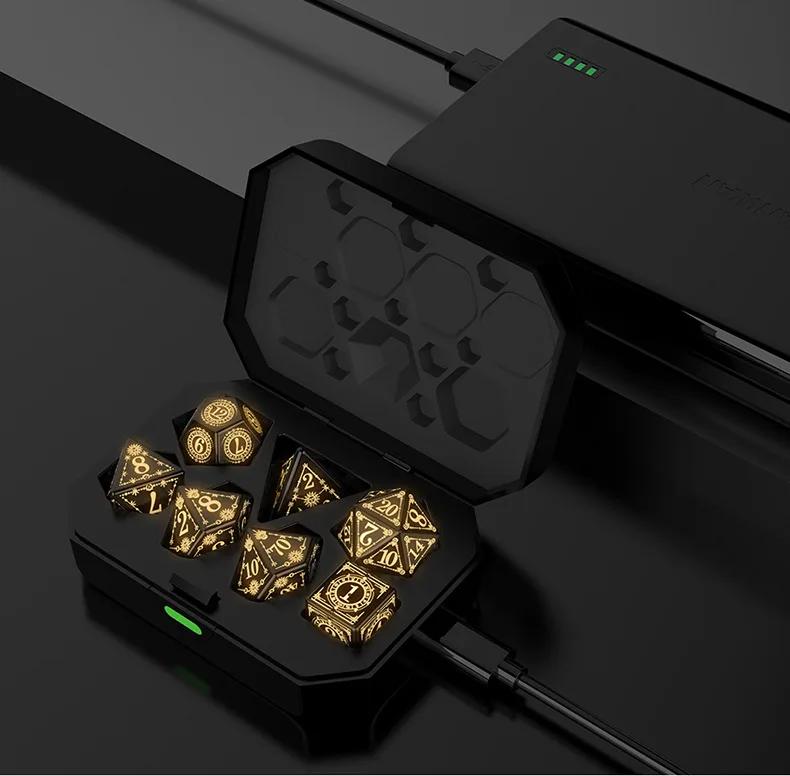 

7Pcs Glowing Polyhedral Dices with Charging Box Rechargeable LED Warm Light Electronic Dices for Role Playing Table Game золотой