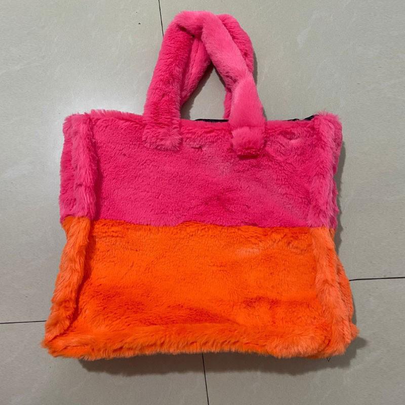 

2024 зимняя сумка новая ручная переноска плюшевая сумка повседневная одно плечо портативная косая крестообразная подмышечная пушистая женская сумка одежда
