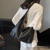 Niche design fashionable commuter tote bag women's 2025 new high-end retro solid color soft-faced shoulder bag