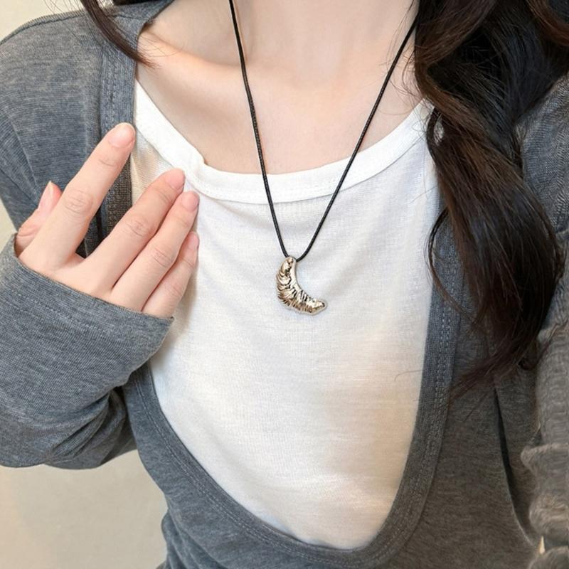 Unique Designs Cow Horn Pendant Adjustable Sturdy Black Rope Chain Necklace Jewelry Accessory for Stylish Women