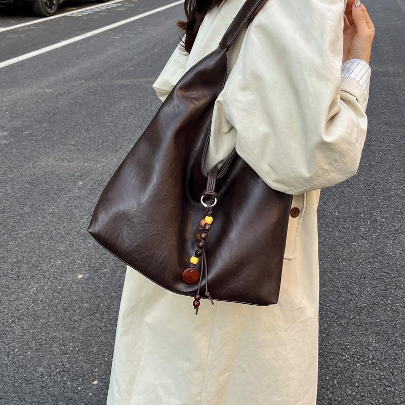 

Tote bag women s 2025 new trendy autumn and winter high-end retro shoulder bag large-capacity work commuter women s bag темно-коричневого