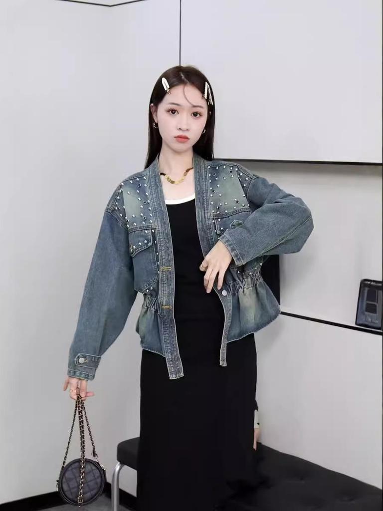 Veste en jean décontractée à col en V, style coréen, perles, pour le printemps et l'automne 2024 - Haut polyvalent amincissant pour la taille, mode femme