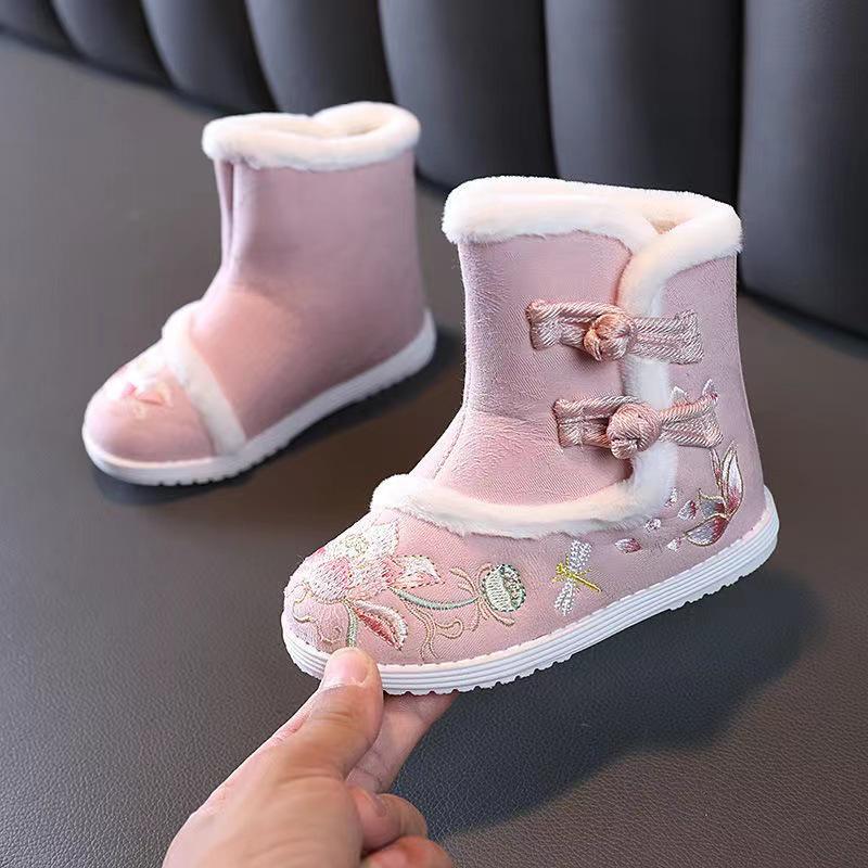 Girls' Winter Hanfu Shoes: Velvet-Lined Embroidered Cotton Boots with Non-Slip Soft Sole