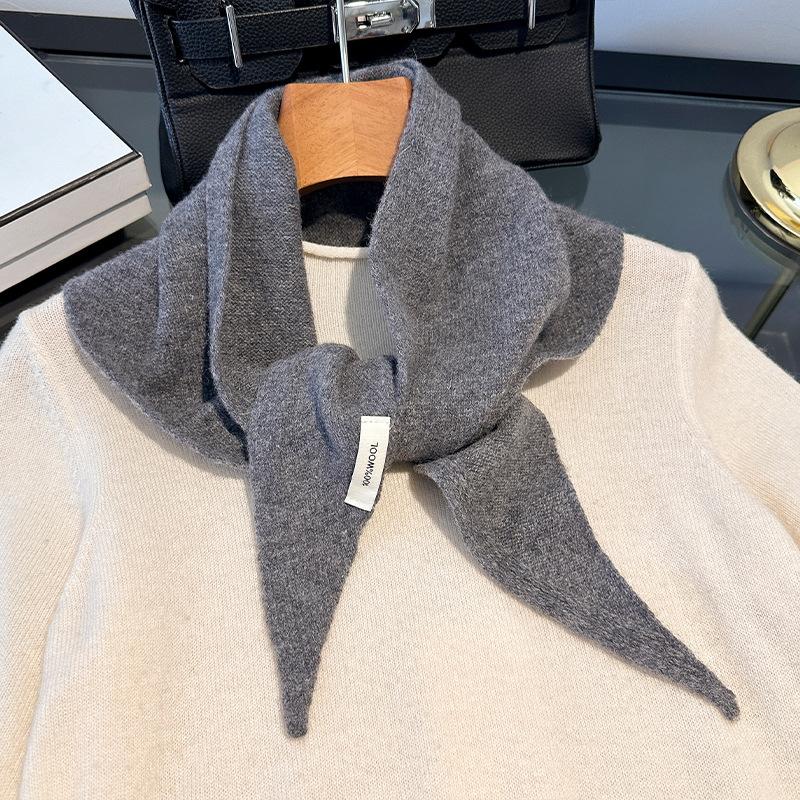 British Korean Triangular Scarf Niche 100% Wool Triangle Scarf Women Head Scarf Knitted Shawl Winter Warm Poncho Echarpe