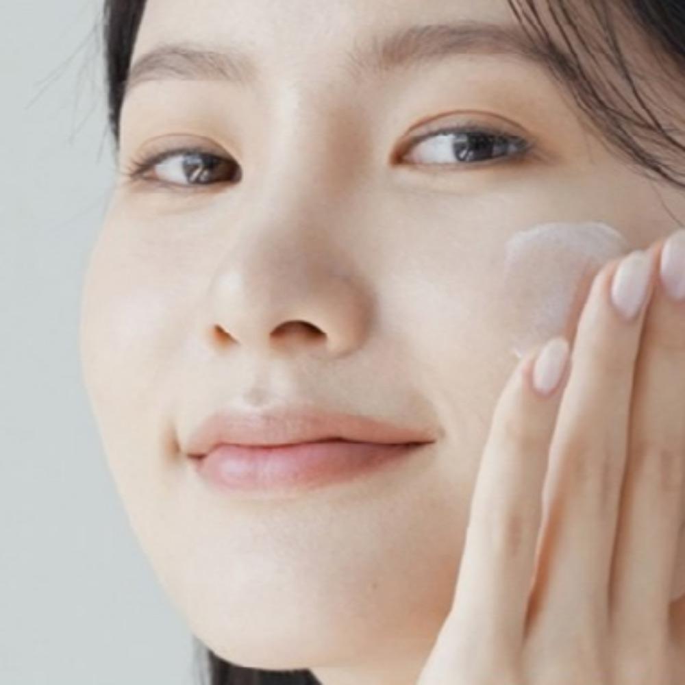 CELIMAX Lekki krem przeciwsłoneczny kontrolujący wydzielanie sebum SPF50+ PA++++ 40ml / Skóra mieszana/tłusta