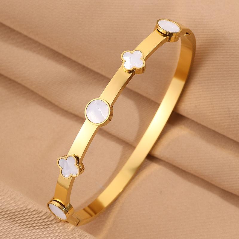 Light Luxury and High-end Four-leaf Clover Circle Women's All-match Bracelet