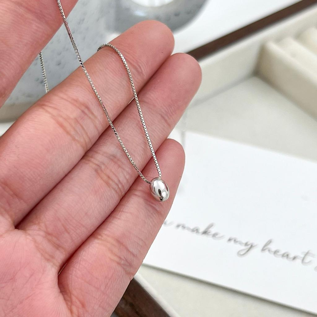 Simple and Exquisite Temperament, Small Silver Bean Collarbone Chain Necklace, Women's Light Luxury, Niche Design, New Style