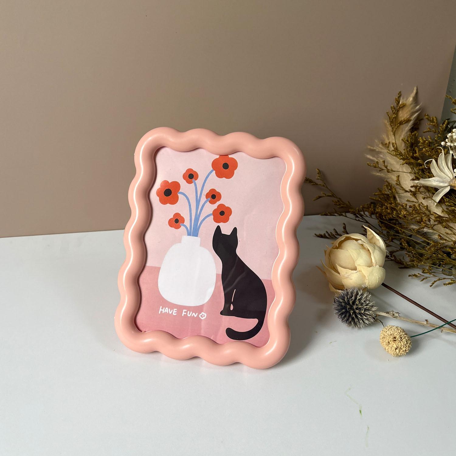 

Wavy Picture Frame Nordic Aesthetic Squiggle Photo Holder for Desktop Wall Cute Colorful Funky Room Home Decor рожевий