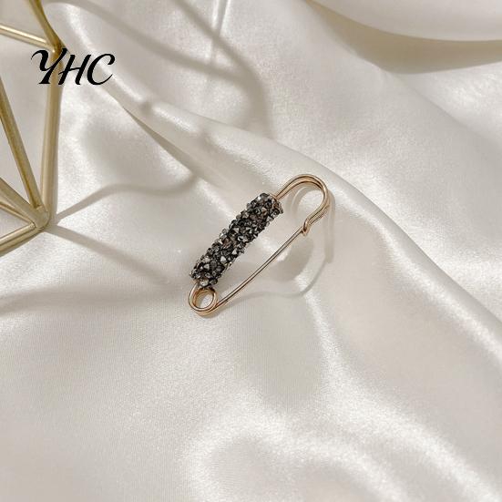 Shawl Clip Fashion Faux Crystal Waist Buckle Fixed Strap Charm Lady Brooch Pin Safety Sweater Cardigan Jewelry Accessory Jean Button