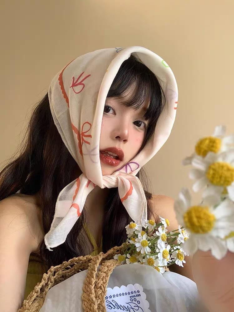 

Blogger With The Same Headscarf Female French Retro Triangle Scarf Bag Head Summer Knitting Seaside Photo Fashion