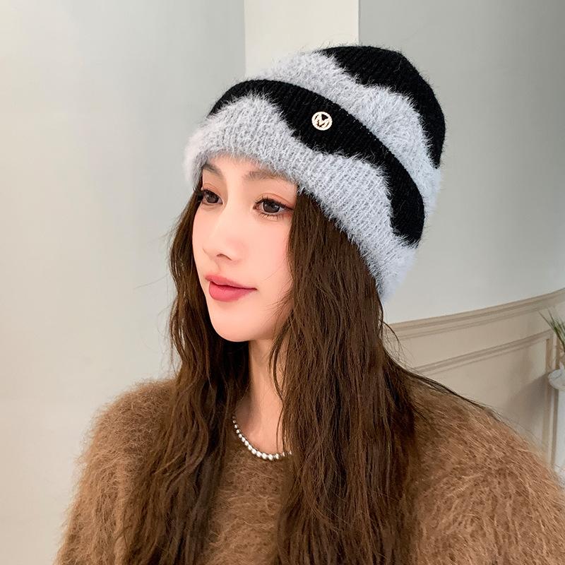 Autumn and winter hats women's trendy and versatile fashion plush wool hats winter cycling warm contrasting knitted hats