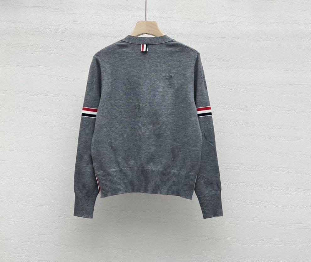 European Academy Style V-neck Logo Jacquard Cardigan - Spring Collection