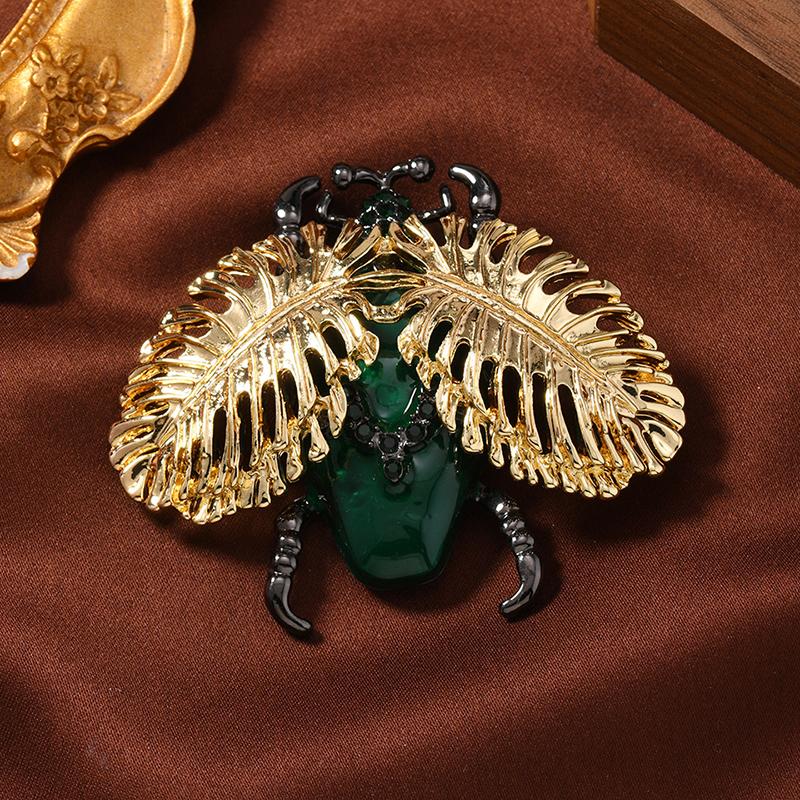 

Gun Black Moth Brooches Men Women Unisex Fashion Insect Brooch Pins Personalized Hip Hop Rock Jewelry Coat Accessories OneSize