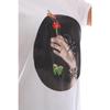 Weißes, lockeres Damen-T-Shirt mit Blumenstickerei und Bilddruck