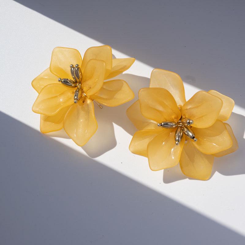 Минималистичные серьги-лепестки лотоса из смолы ручной работы светло-желтого