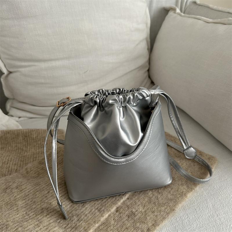 Sac à main seau tendance en matière PU Parfait pour les trajets quotidiens Utilisation décontractée élégante