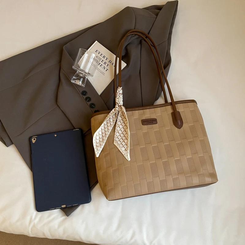 High-quality Versatile Retro Tote for Women Large Capacity Elegant Casual Pendular Shoulder Bag New